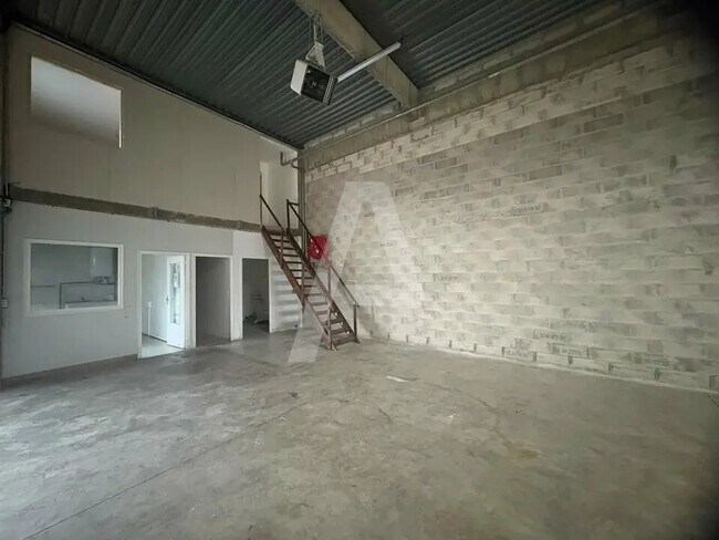 Plus de détails pour Local d'activités à louer