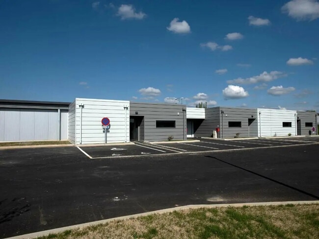 Plus de détails pour Local d'activités à louer