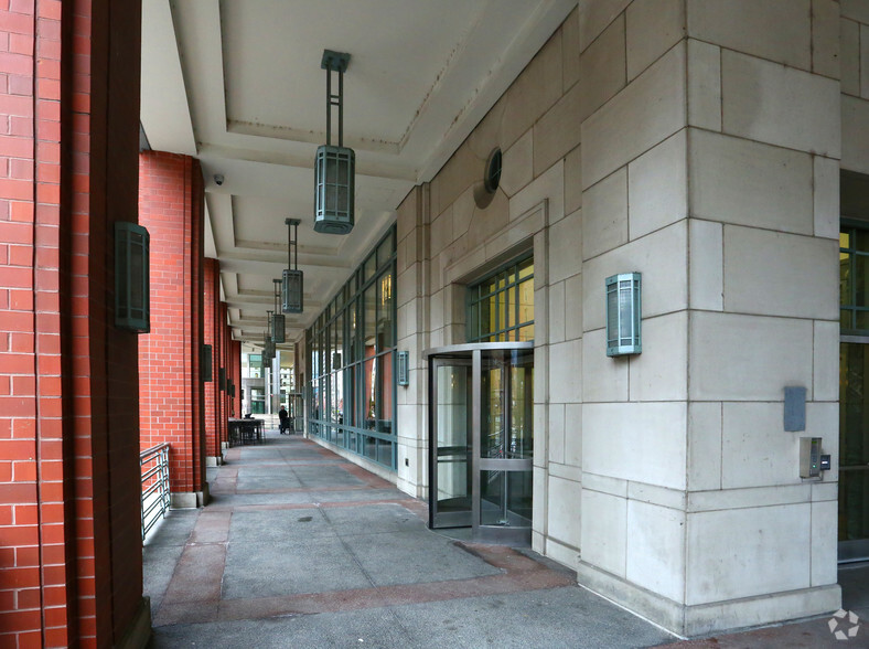 350 N LaSalle St, Chicago, IL à louer - Photo de l’immeuble – Image 3 sur 13