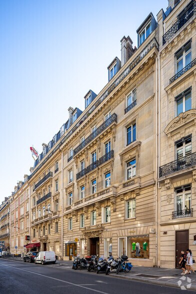 58 Rue Pierre Charron, Paris à louer - Photo principale – Image 1 sur 3