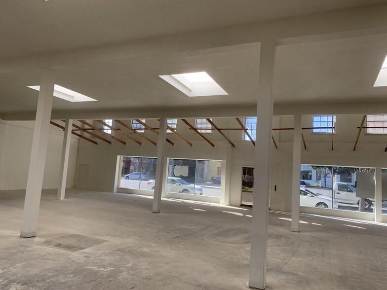 3838 Atlantic Ave, Long Beach, CA à vendre - Photo intérieure – Image 2 sur 23