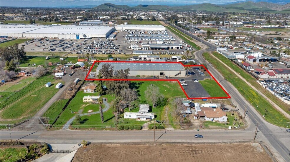 1343 S Main St, Porterville, CA à louer - Photo de l’immeuble – Image 2 sur 36