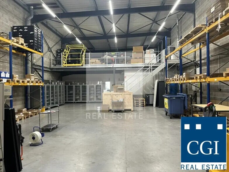 Local d’activités dans Domène à louer - Photo de l’immeuble – Image 2 sur 4