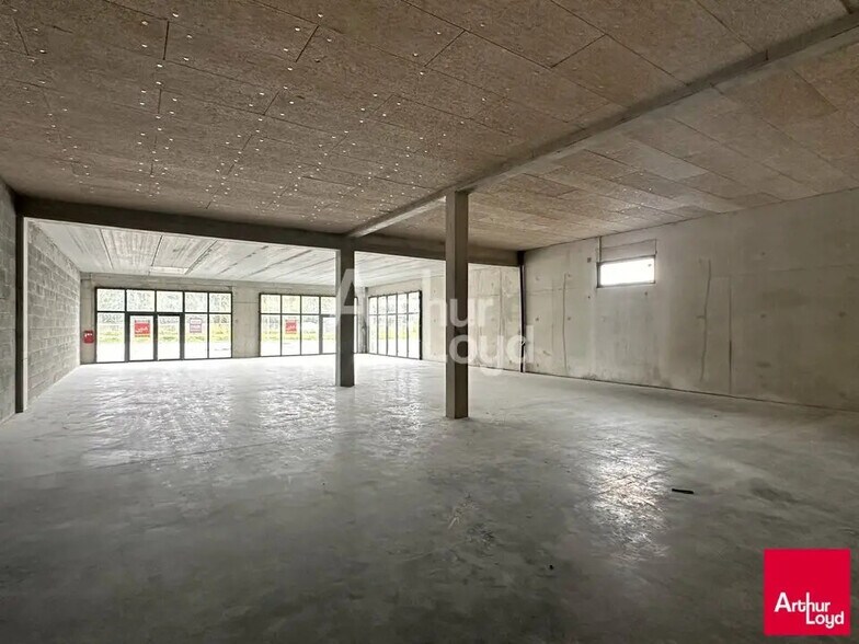 Local d’activités dans La Mézière à louer - Photo intérieure – Image 3 sur 7