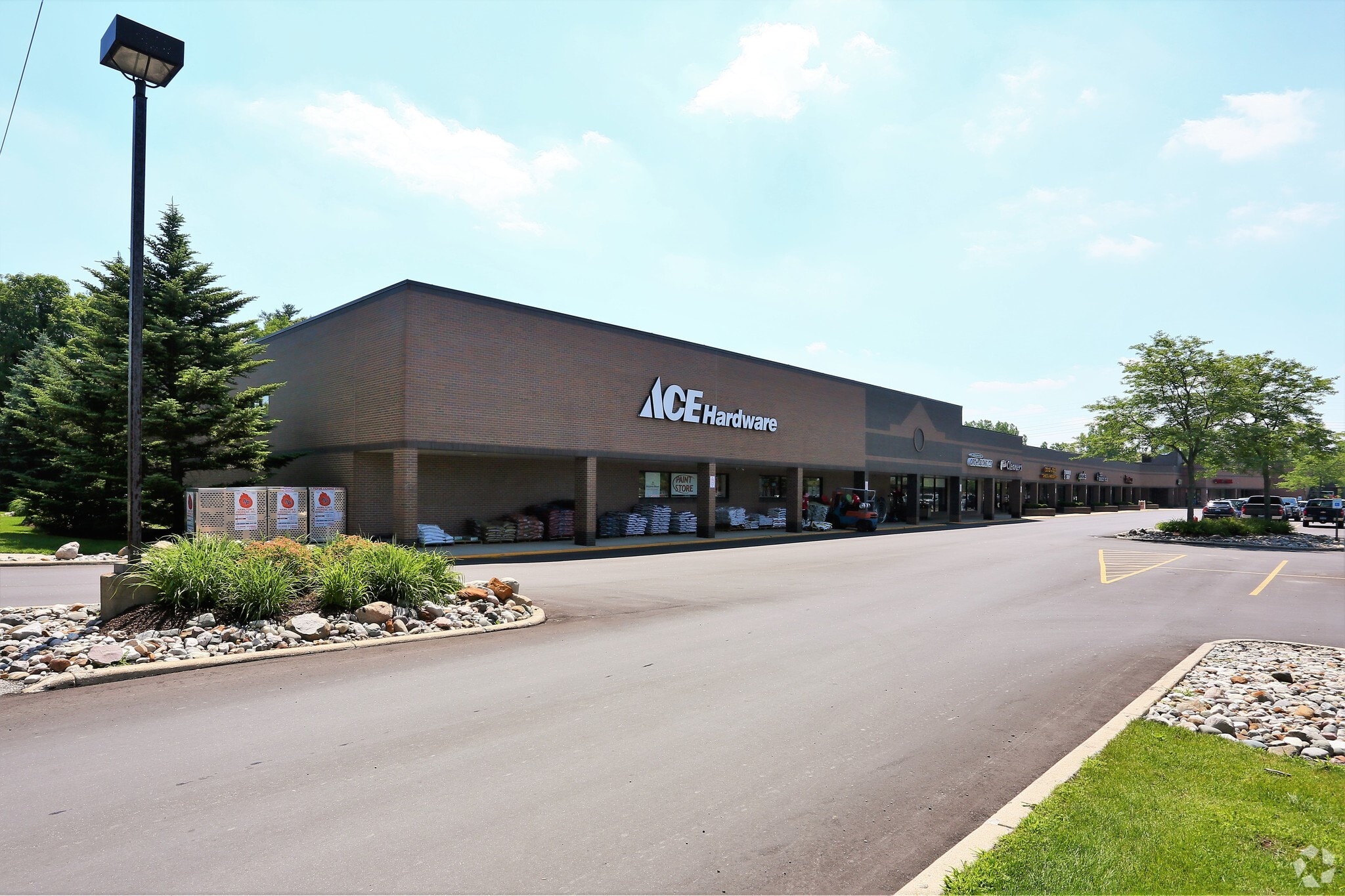 3015-3085 Baldwin Rd, Lake Orion, MI à louer Photo de l’immeuble– Image 1 sur 5