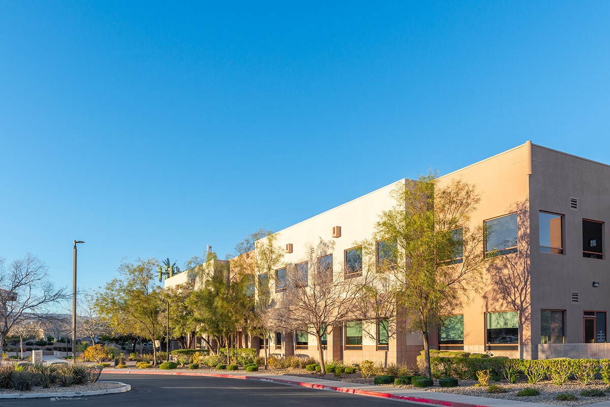 8551 W Lake Mead Blvd, Las Vegas, NV à louer Photo principale– Image 1 sur 23