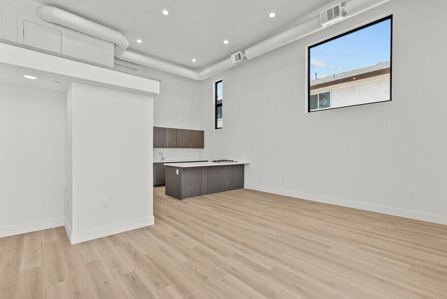 5617 Klump Ave, North Hollywood, CA à louer - Photo principale – Image 3 sur 14