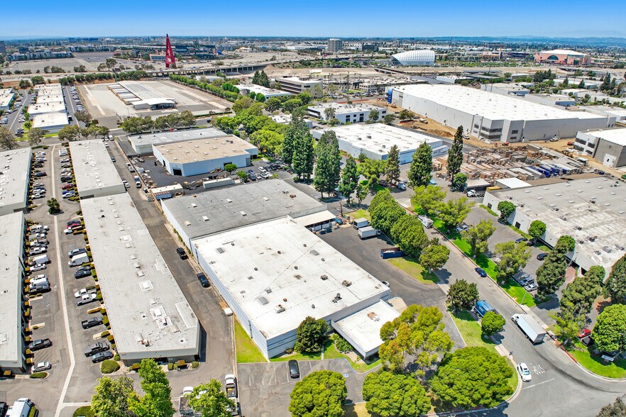 1734 W Sequoia Ave, Orange, CA à louer - Photo de l’immeuble – Image 3 sur 9