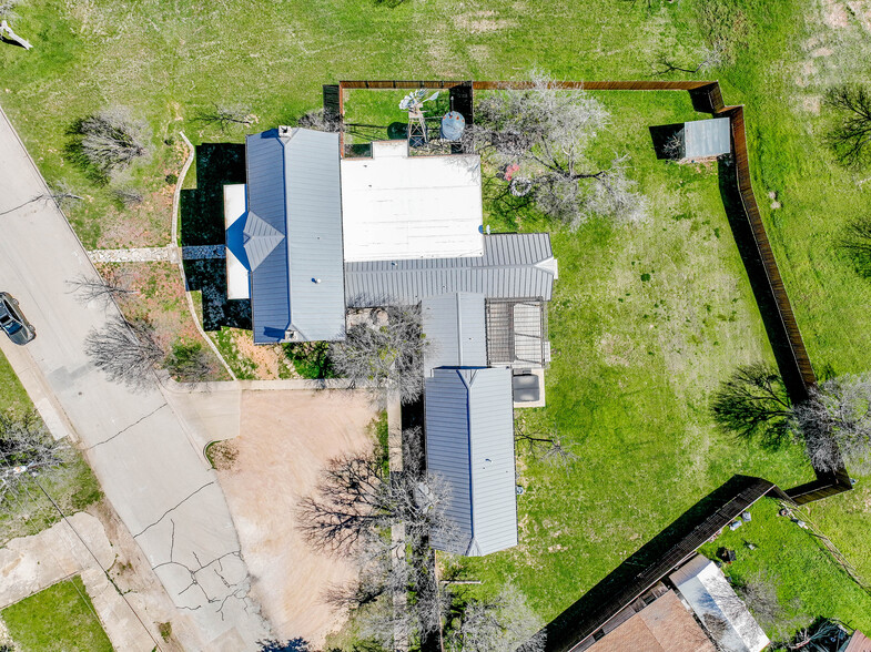 703 Spring St, Granbury, TX à vendre - Photo de l’immeuble – Image 3 sur 11