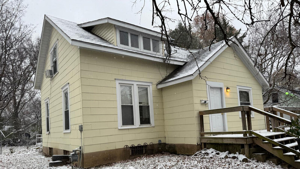 517 N Oakland Ave, Carbondale, IL à vendre - Photo de l’immeuble – Image 2 sur 5