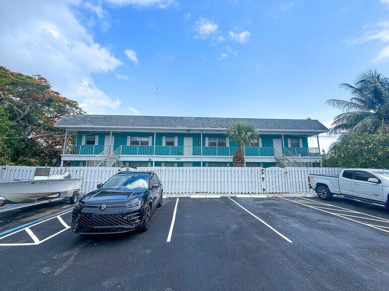 1887 Juno Rd, North Palm Beach, FL à vendre - Photo de l’immeuble – Image 3 sur 12