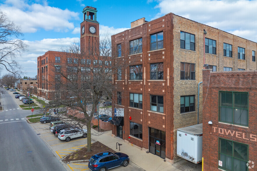 4147 N Ravenswood Ave, Chicago, IL à louer - Photo de l’immeuble – Image 2 sur 8