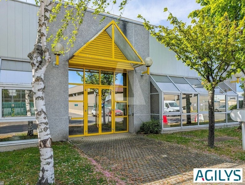 12 Avenue Des Tropiques, Les Ulis à louer - Photo de l’immeuble – Image 2 sur 7
