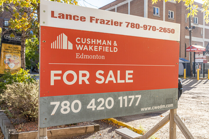 10018 103 St NW, Edmonton, AB à vendre - Photo de l’immeuble – Image 2 sur 2