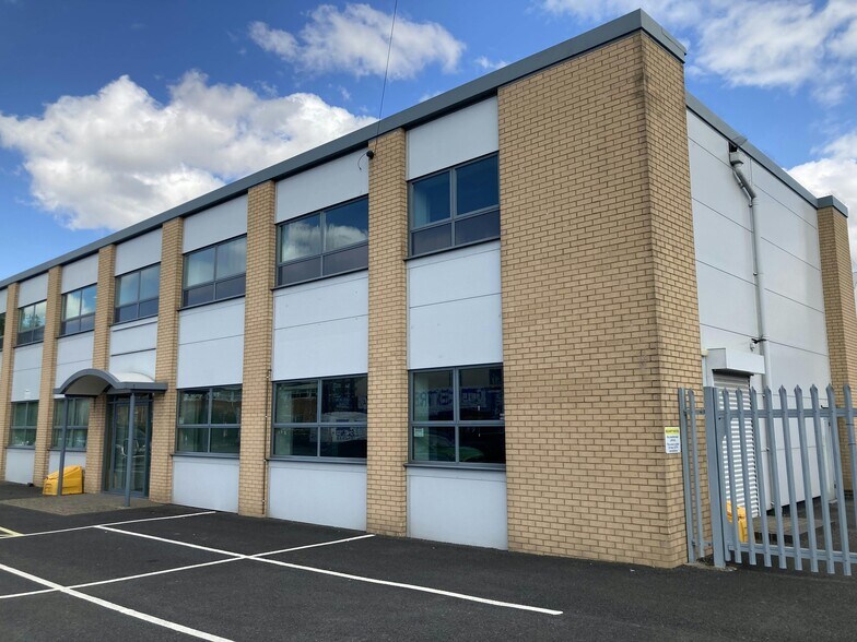 Highlands Rd, Solihull à louer - Photo de l’immeuble – Image 1 sur 70