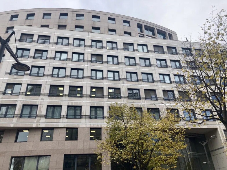 Bureau dans Lyon à louer - Photo de l’immeuble – Image 2 sur 27