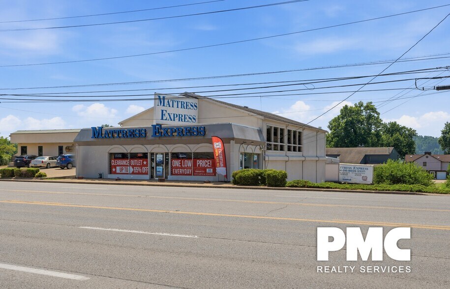 1327 Grand Central Ave, Vienna, WV à vendre - Photo de l’immeuble – Image 1 sur 20