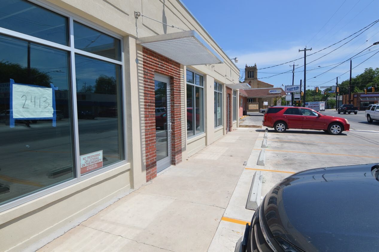 2413 N Zarzamora St, San Antonio, TX à louer Photo principale– Image 1 sur 14
