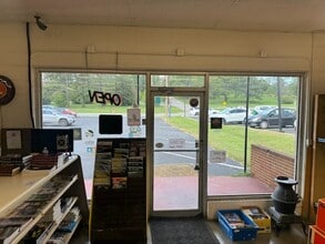 7547 Williamson Rd, Hollins, VA à louer Photo intérieure– Image 2 sur 22