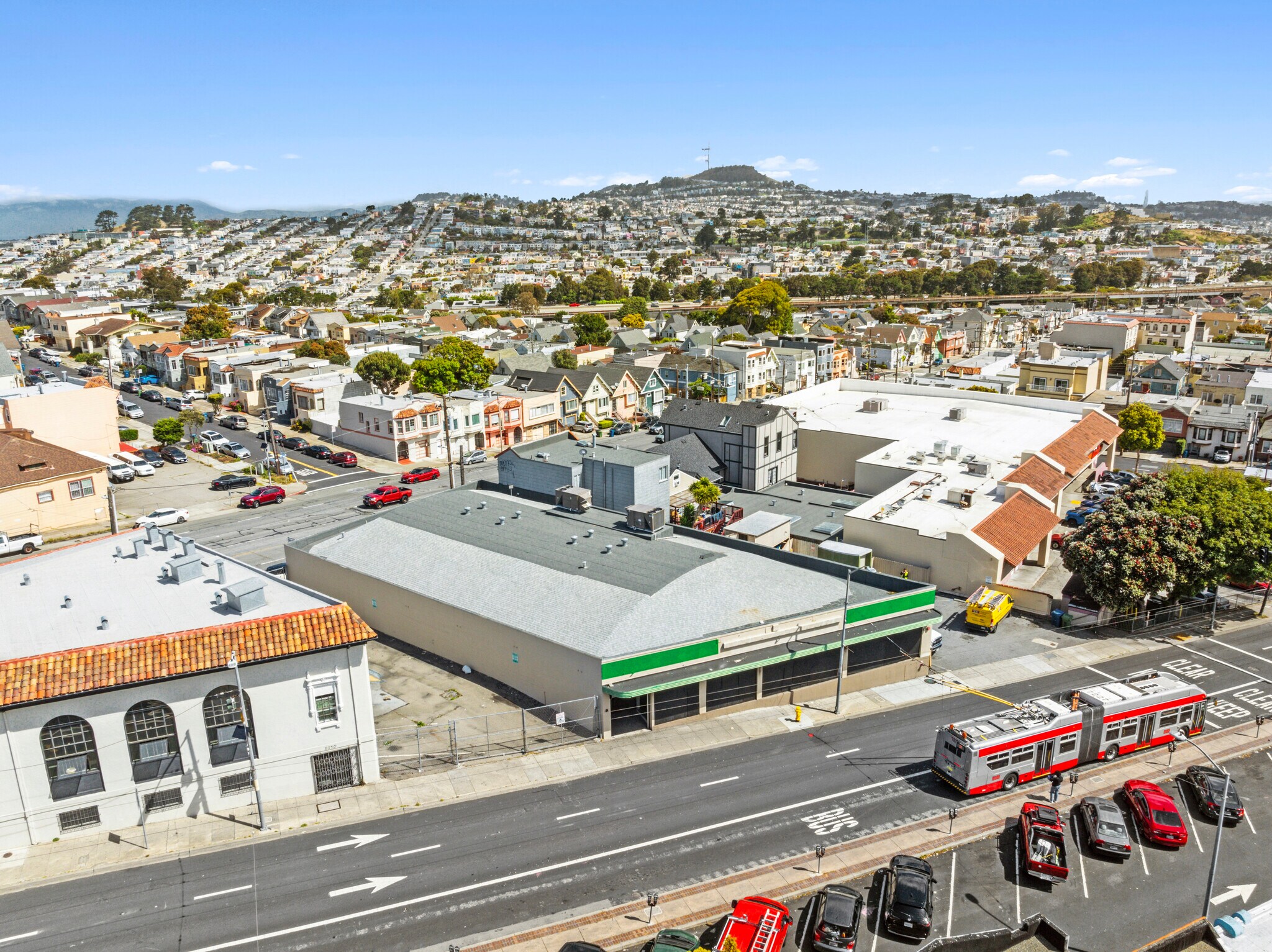6232 Mission St, Daly City, CA à louer Photo de l’immeuble– Image 1 sur 14