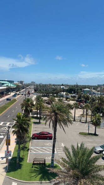 153-167 Atlantic Ave, Daytona Beach, FL à louer - Vidéo sur l’annonce professionnelle – Image 2 sur 5