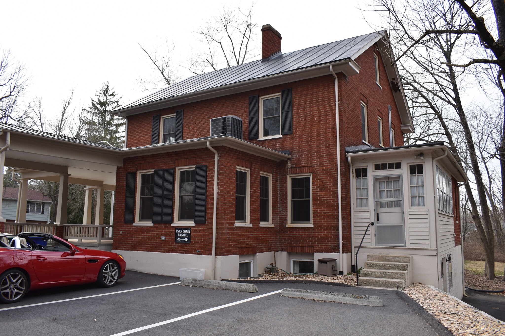 907 S Main St, Blacksburg, VA à louer Photo de l’immeuble– Image 1 sur 8