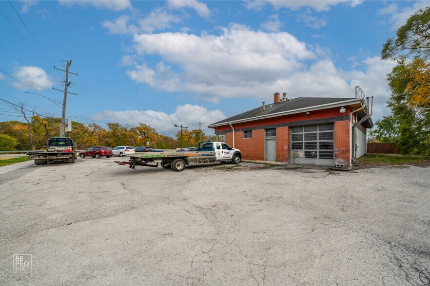 2010 S River Rd, Des Plaines, IL à louer - Photo de l’immeuble – Image 2 sur 6