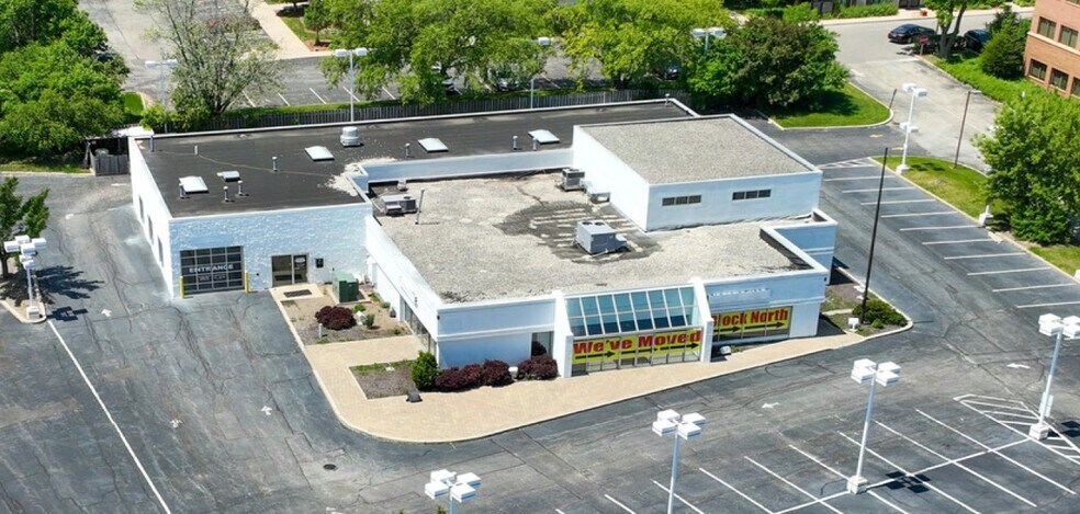 1119 S Milwaukee Ave, Libertyville, IL à louer - Photo principale – Image 1 sur 6