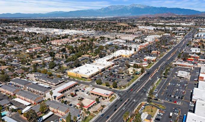 5510 Van Buren Blvd, Riverside, CA à louer - Photo de l’immeuble – Image 3 sur 21
