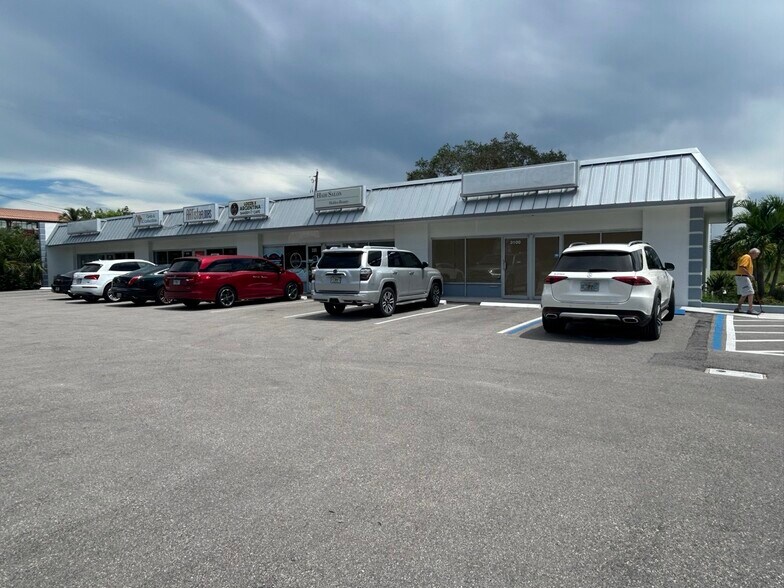 3100 Tamiami Trl N, Naples, FL à louer - Photo de l’immeuble – Image 3 sur 6