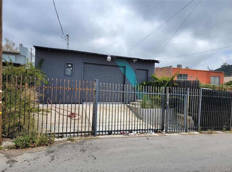 9939 Commerce Ave, Tujunga, CA à louer - Photo de l’immeuble – Image 2 sur 12