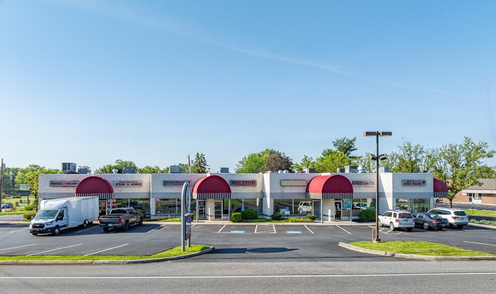 4401 Carlisle Pike, Camp Hill, PA à louer - Photo principale – Image 1 sur 3