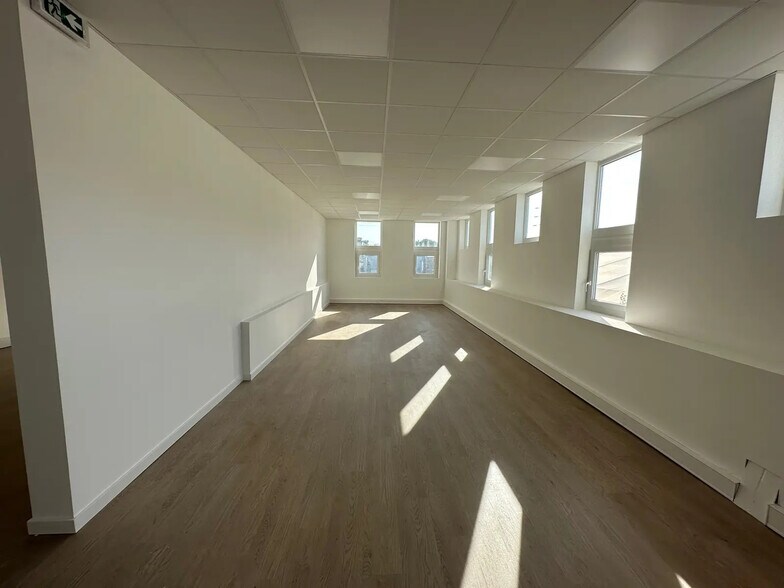 Bureau dans LA PENNE-SUR-HUVEAUNE à louer - Photo intérieure – Image 3 sur 4