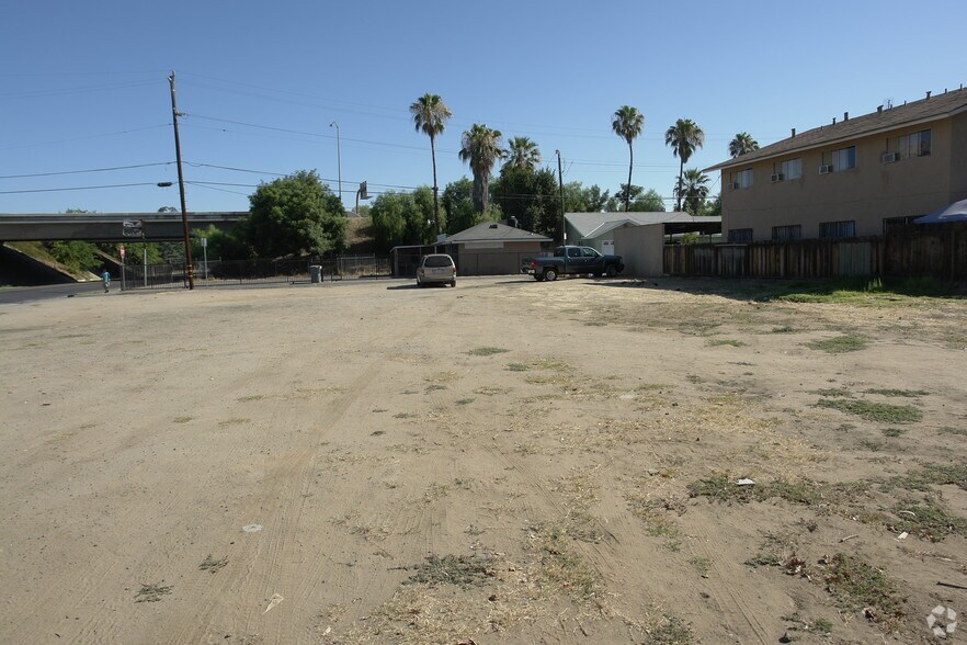 704 N Fresno St, Fresno, CA à vendre - Photo de l’immeuble – Image 2 sur 2