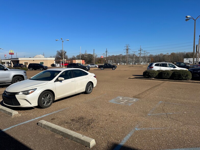 120-144 Norfleet Dr, Senatobia, MS à louer - Photo de l’immeuble – Image 3 sur 17