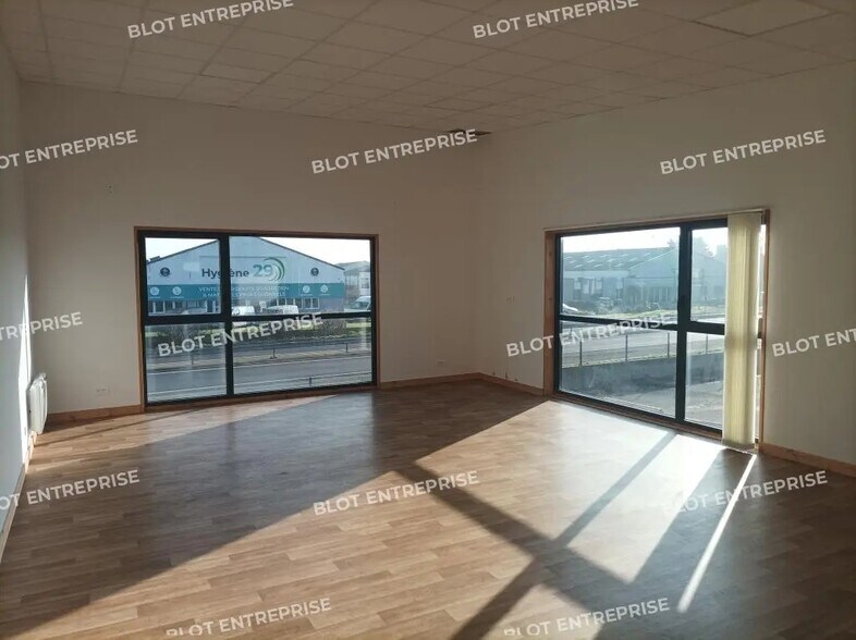 Bureau dans Ploudaniel à louer - Photo de l’immeuble – Image 3 sur 8