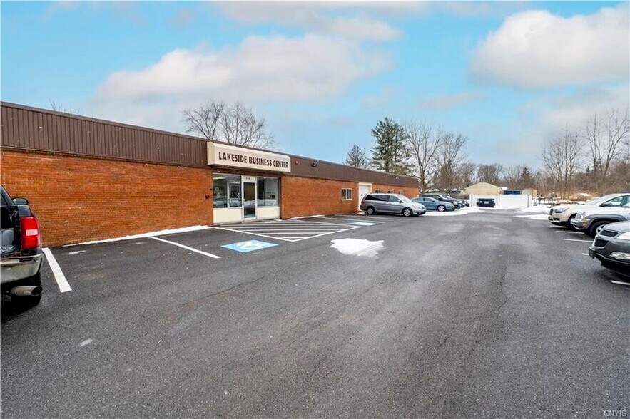 314 Lakeside Rd, Solvay, NY à vendre - Photo de l’immeuble – Image 3 sur 17