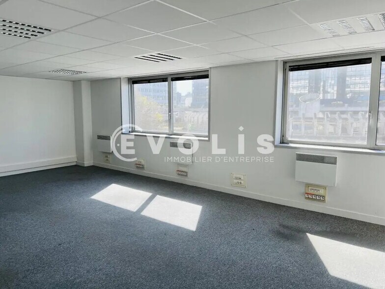 Bureau dans Noisy-le-Grand à louer - Photo de l’immeuble – Image 3 sur 8