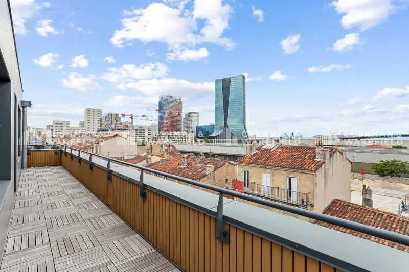 10 Place Bougainville, Marseille à louer - Photo de l’immeuble – Image 2 sur 8
