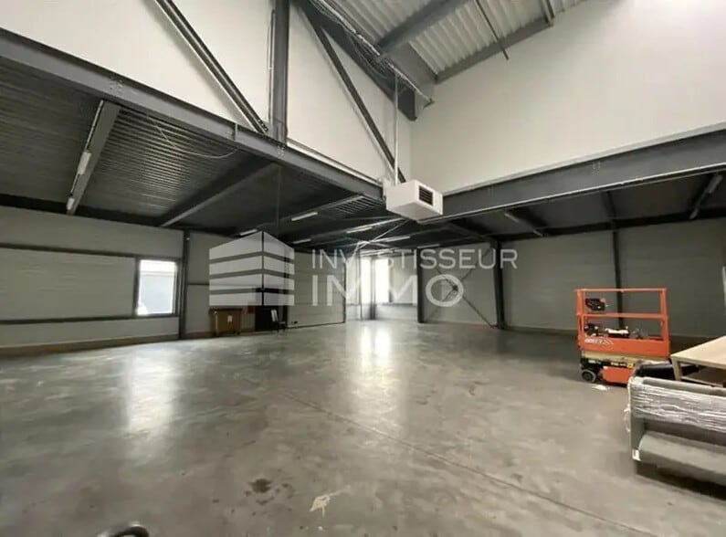 Local d’activités dans Villeneuve-la-Garenne à louer - Photo intérieure – Image 3 sur 7
