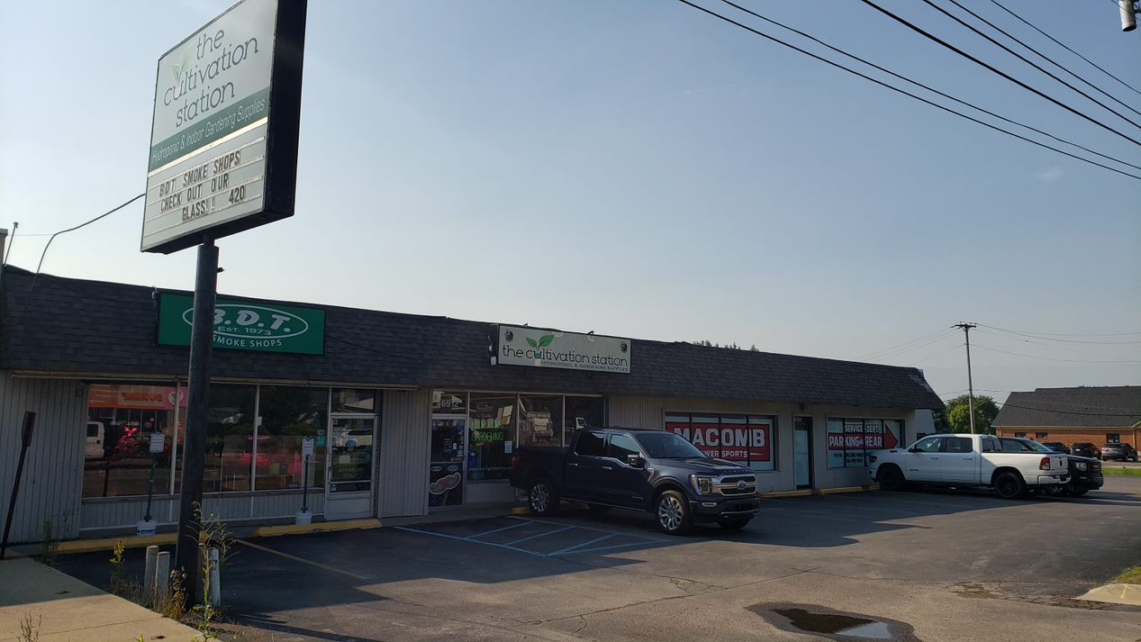 46896-46916 Gratiot Ave, Chesterfield, MI à louer Photo principale– Image 1 sur 5