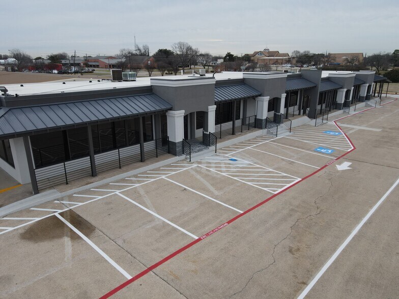 202 W Center St, Duncanville, TX à louer - Photo de l’immeuble – Image 3 sur 11