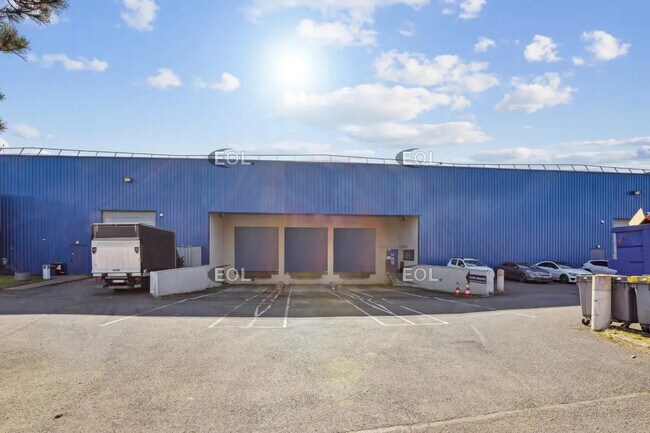 Plus de détails pour Local d'activités à louer