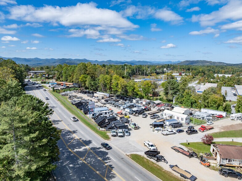 12-14 Airport Rd, Arden, NC à vendre - Photo de l’immeuble – Image 3 sur 19