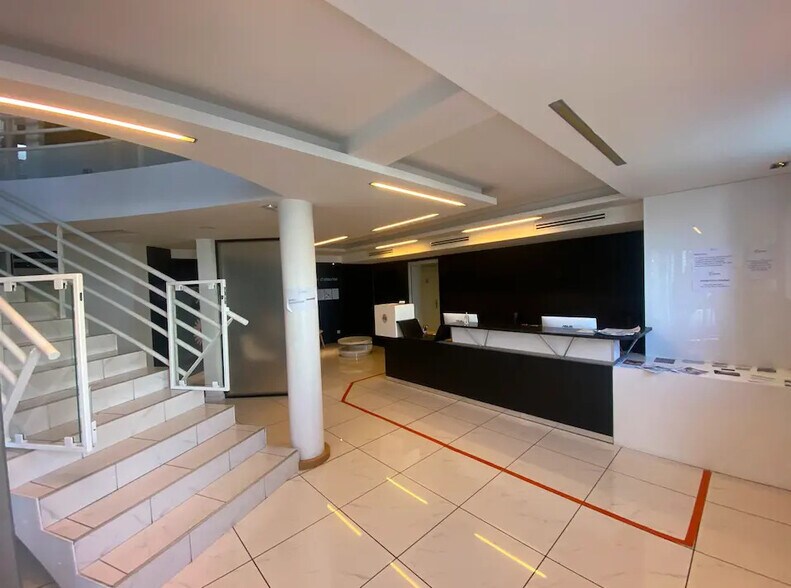 250 Rue Hélène Boucher, Rillieux-la-Pape à vendre - Photo de l’immeuble – Image 2 sur 4