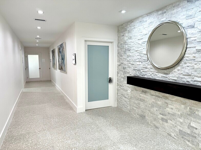 2300 N Dixie Hwy, Boca Raton, FL à louer - Photo de l’immeuble – Image 3 sur 25