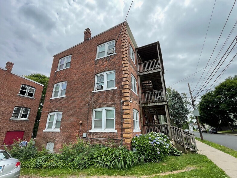 New Britain Portfolio portefeuille de 2 biens à vendre sur LoopNet.fr - Photo de l’immeuble – Image 3 sur 18
