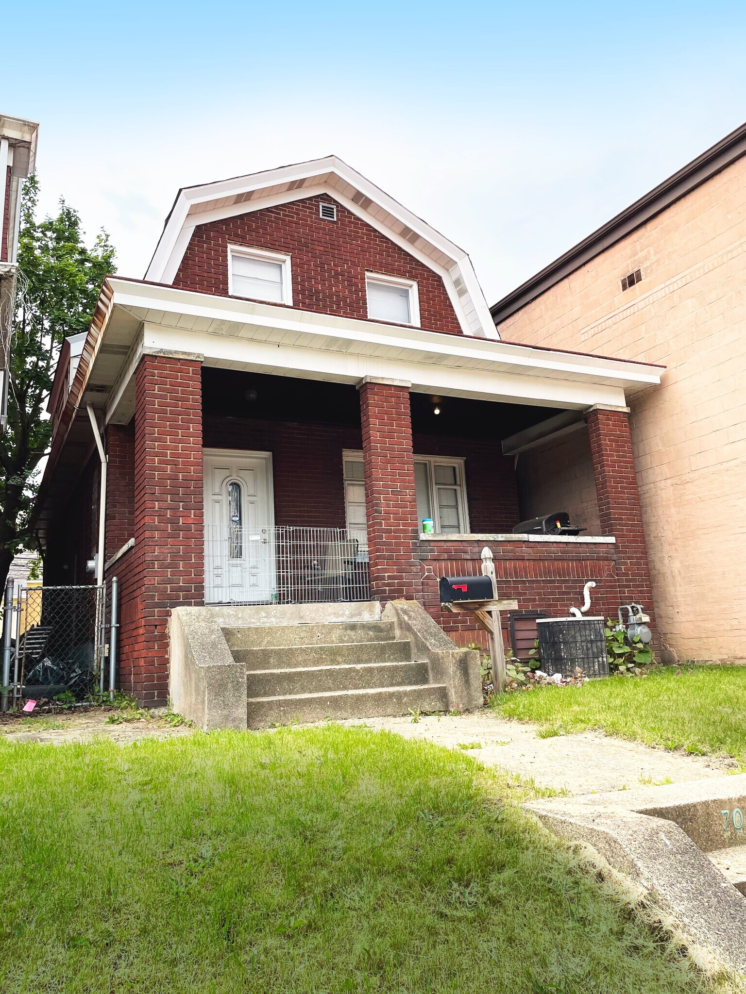 703 Broadway Ave, McKees Rocks, PA à vendre Photo principale– Image 1 sur 2