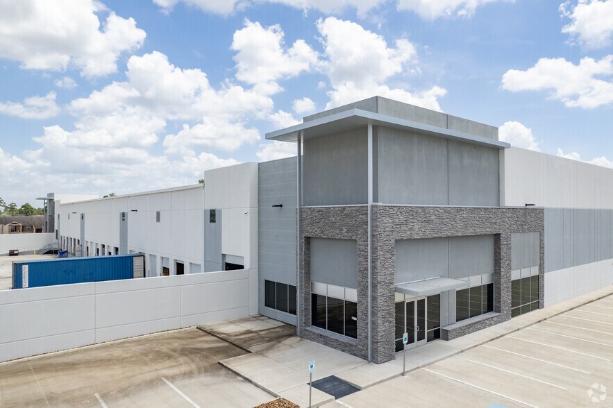 18870 Eastex Fwy N, Humble, TX à louer - Photo de l’immeuble – Image 1 sur 3