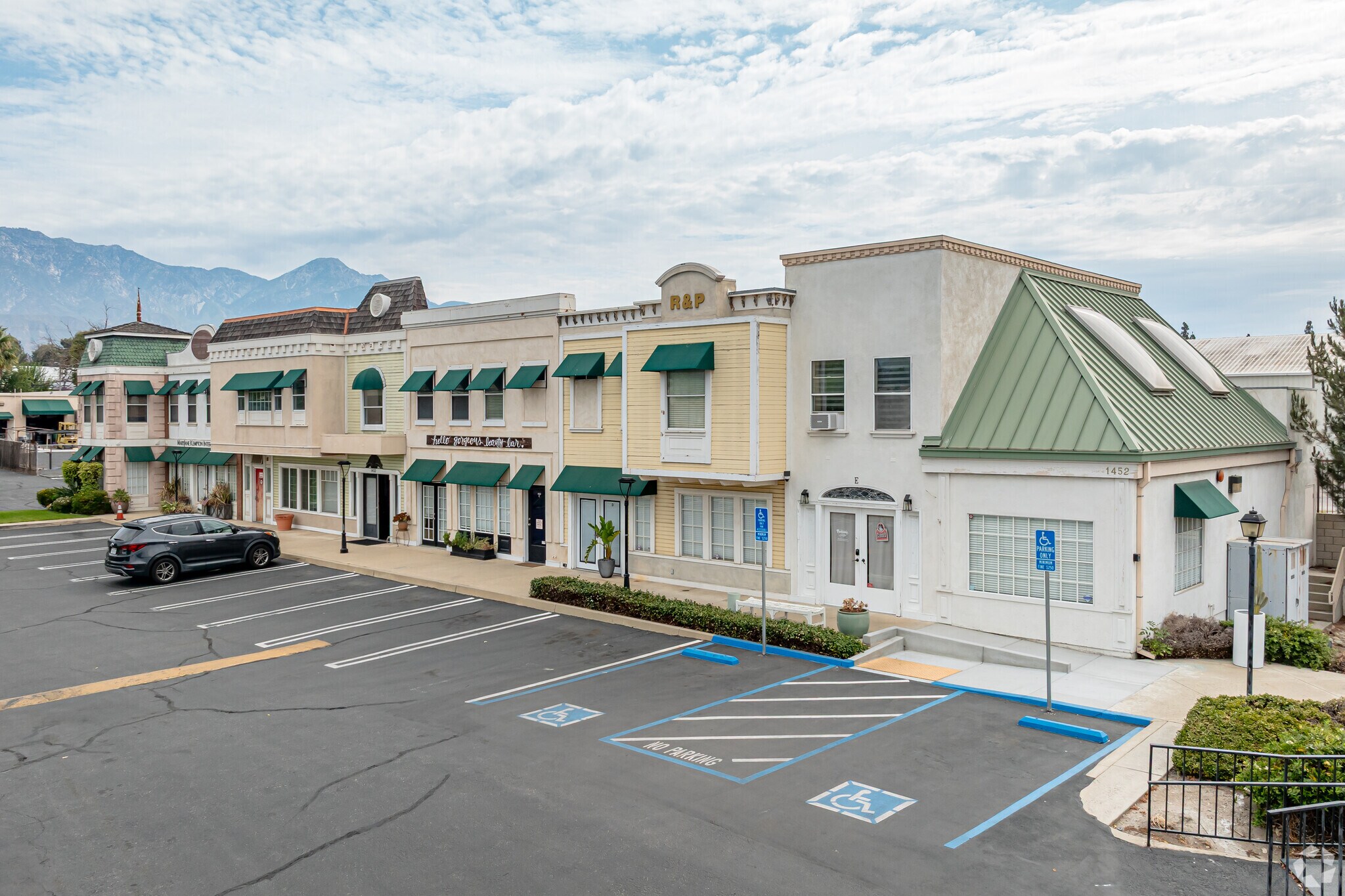 1450-1470 W 9th St, Upland, CA à louer Photo de l’immeuble– Image 1 sur 18